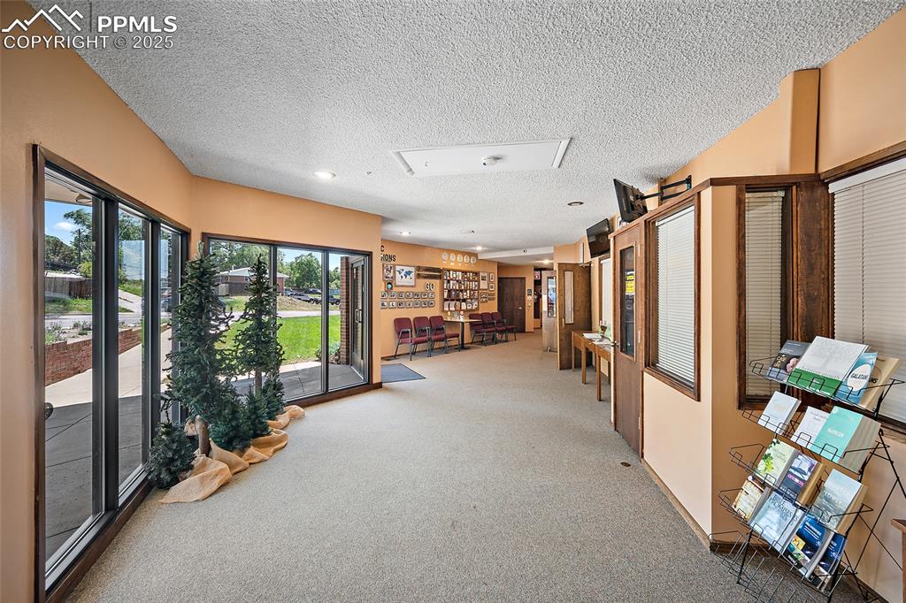Image 18 of 49: Lobby