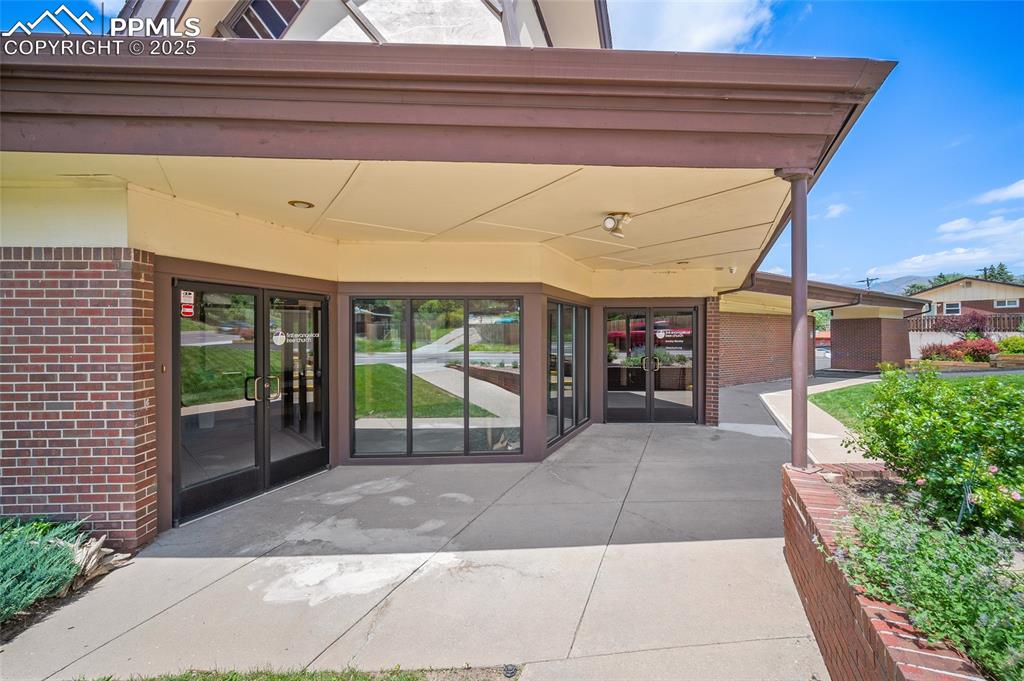 Image 7 of 49: Entrance on 30th Street