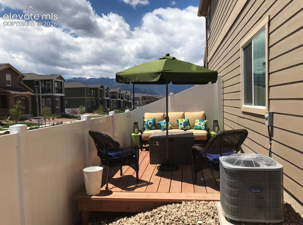 Image 10 of 44: Deck