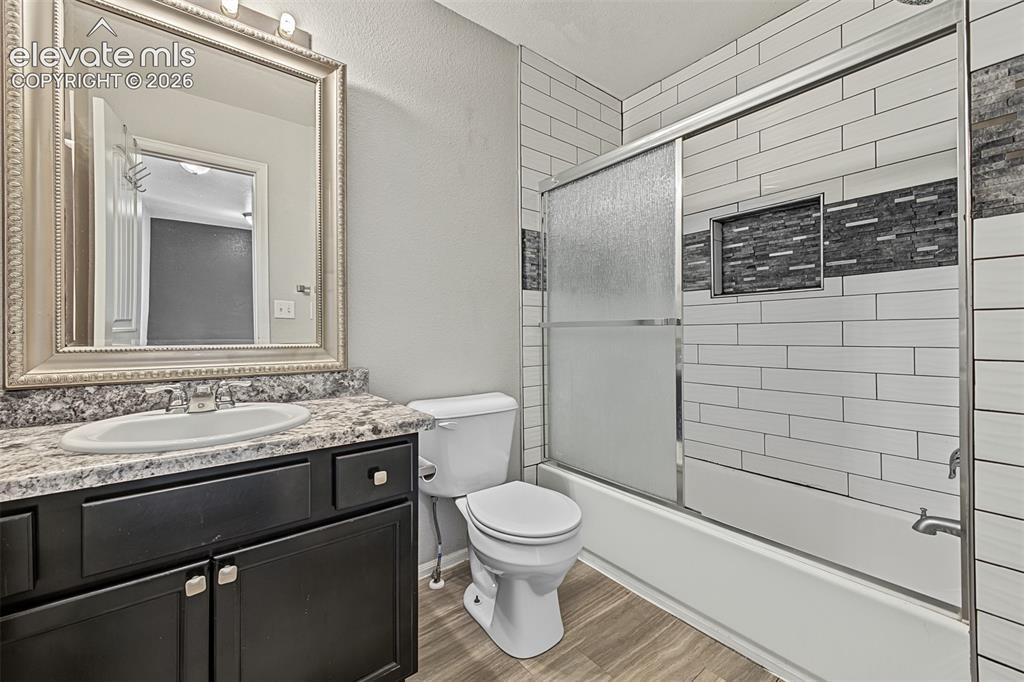 Image 36 of 44: Bathroom