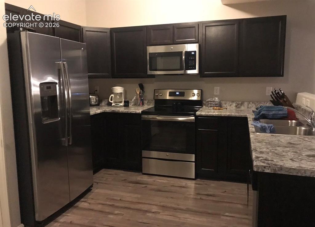 Image 5 of 44: Kitchen