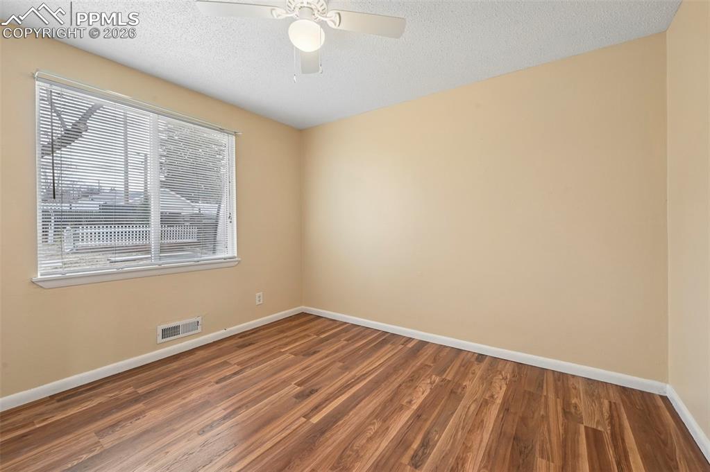 Image 14 of 26: Bedroom