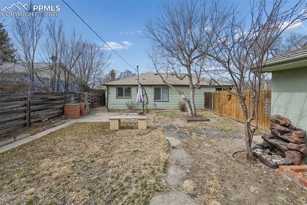 Image 22 of 26: Back of Structure