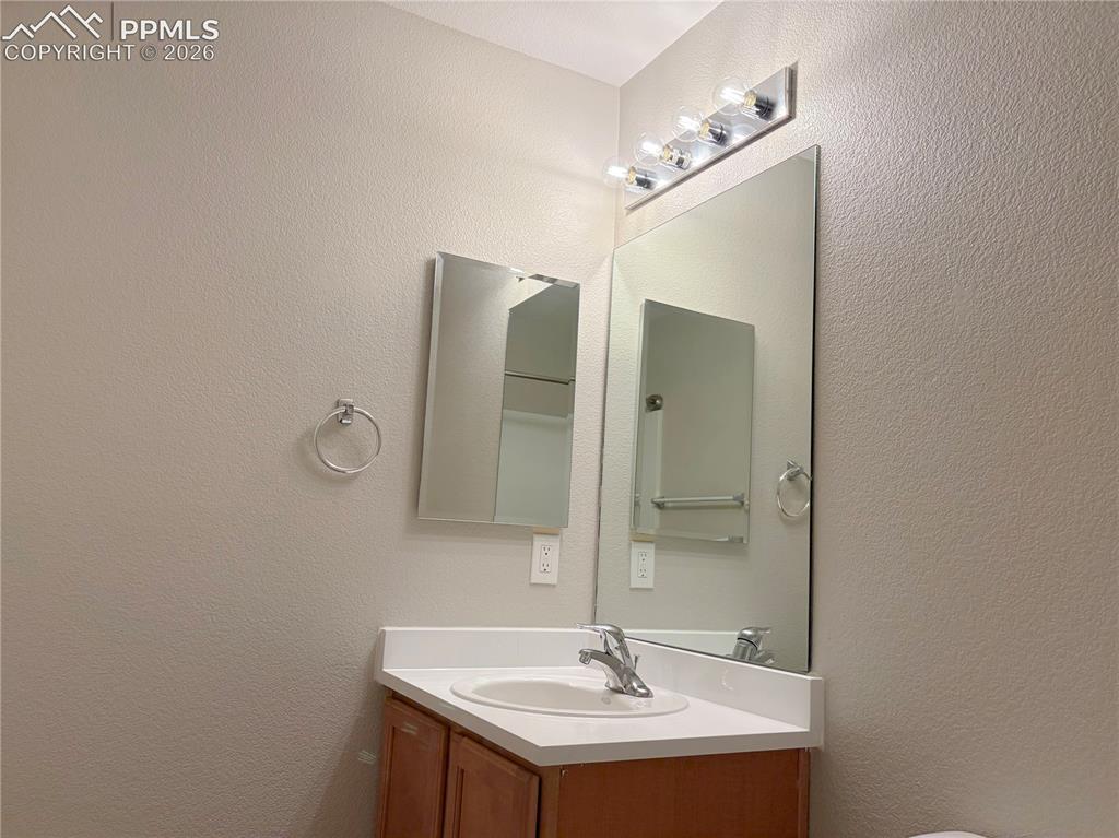 Image 17 of 29: Bedroom