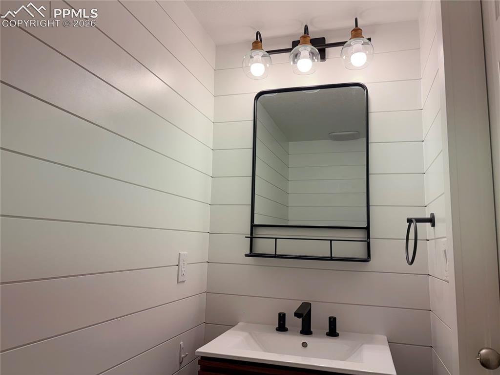 Image 21 of 29: Bathroom