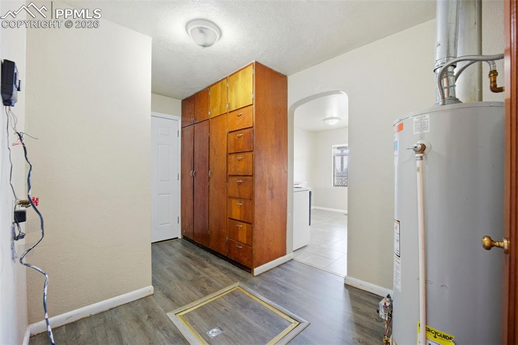 Image 23 of 25: Laundry