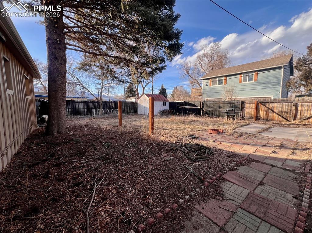 Image 24 of 25: Yard