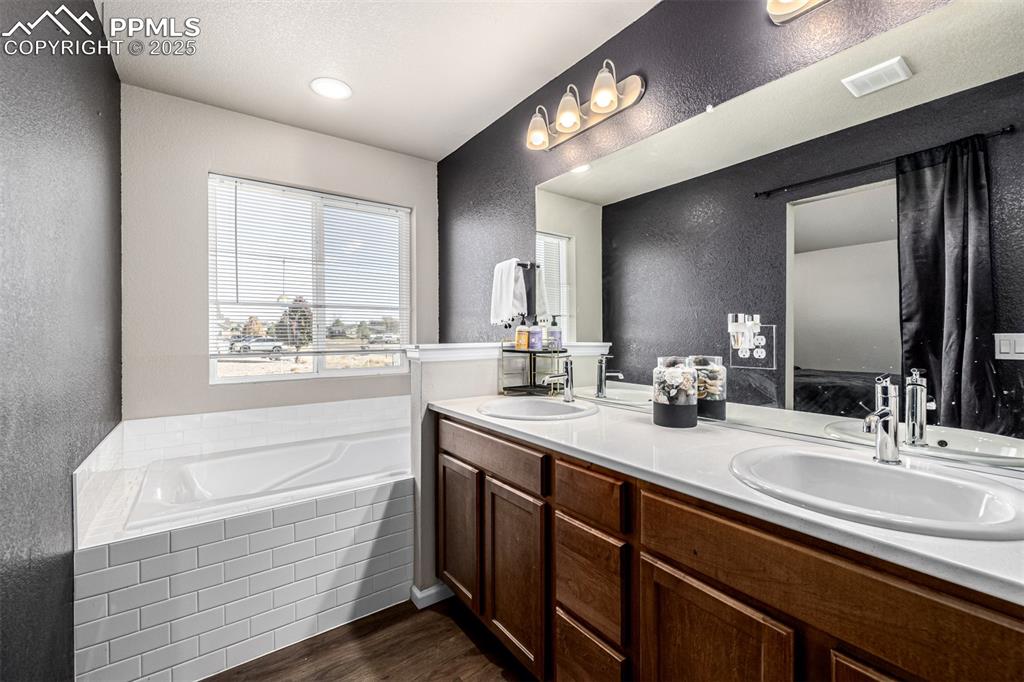 Image 18 of 37: Bathroom