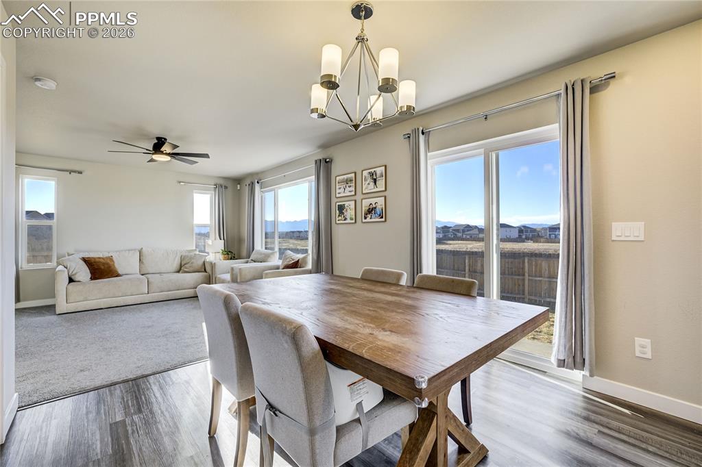 Image 11 of 45: Dining Area