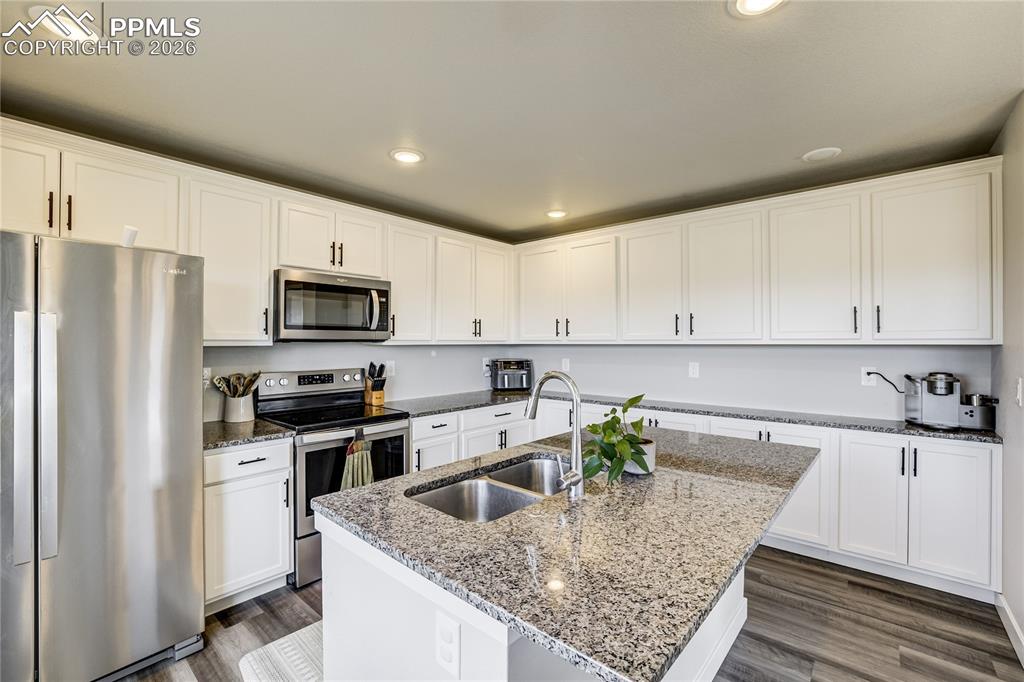 Image 13 of 45: Kitchen