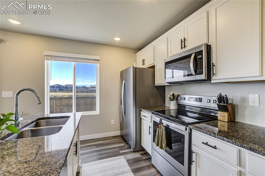 Image 15 of 45: Kitchen