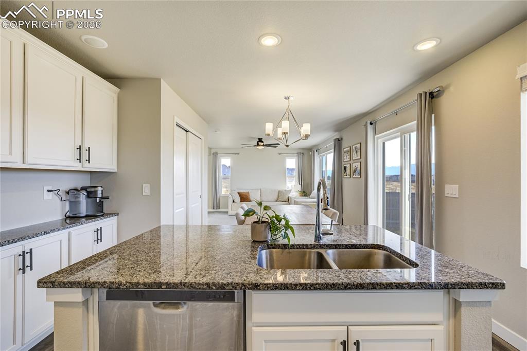 Image 16 of 45: Kitchen