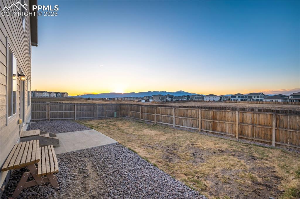 Image 32 of 45: View of Pikes Peak.