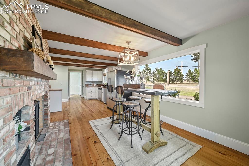 Image 13 of 50: Dining Area