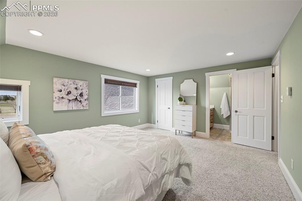 Image 18 of 50: Bedroom