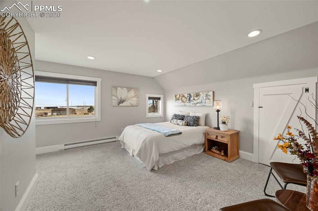 Image 21 of 50: Spacious second bedroom