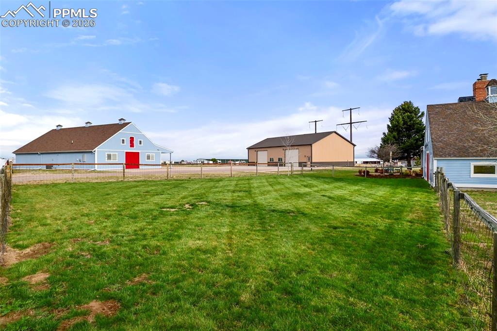 Image 29 of 50: Fenced and grassed pet area