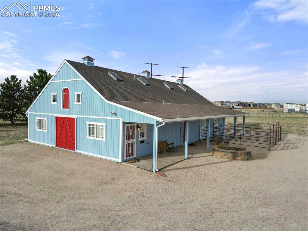 Image 30 of 50: Barndominium