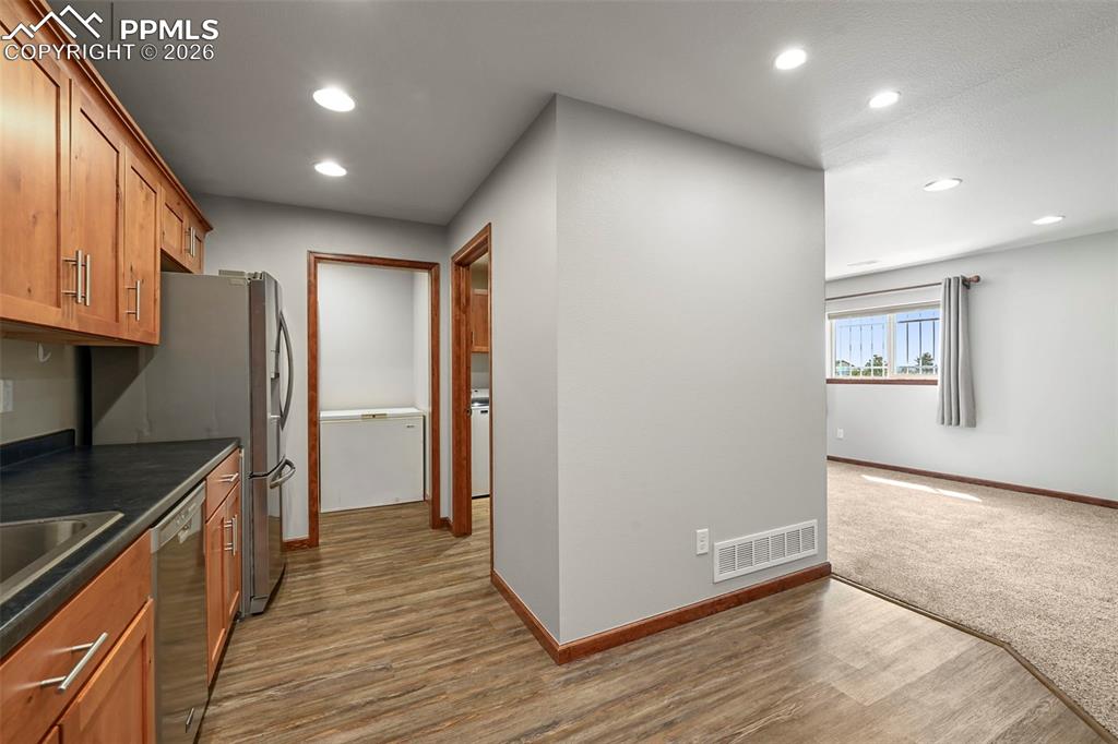 Image 33 of 50: Kitchen