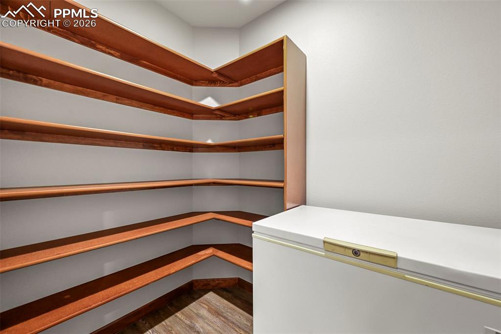 Image 34 of 50: Barnominium Pantry