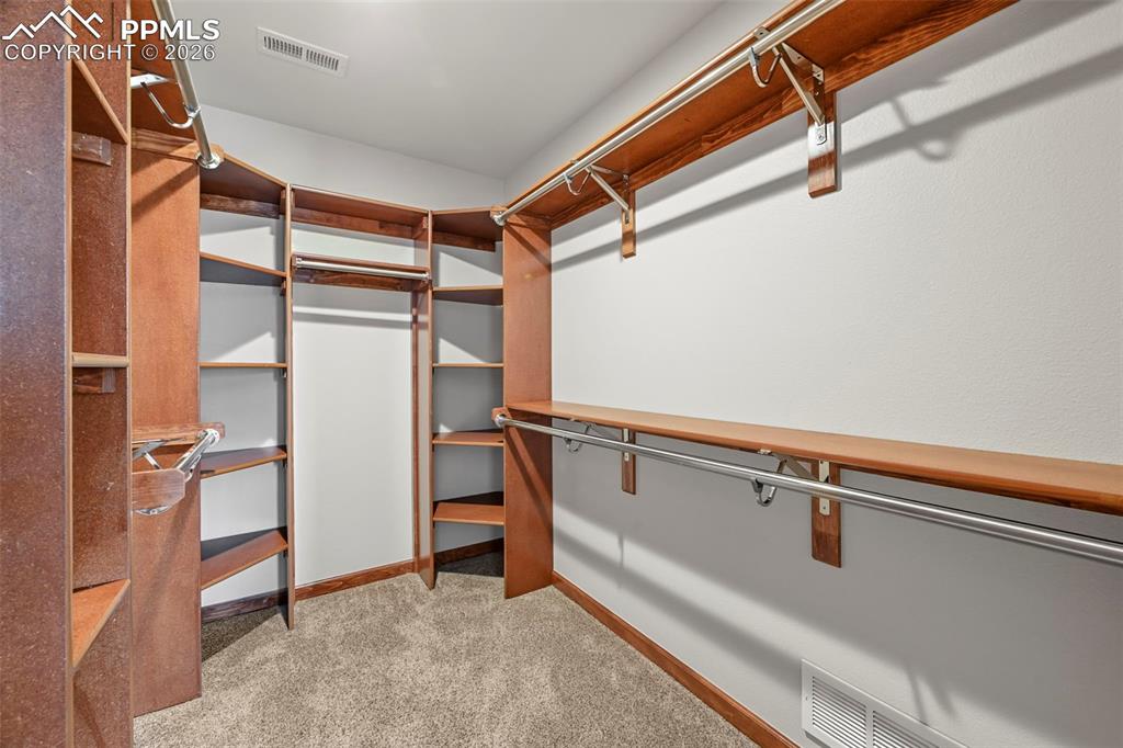 Image 38 of 50: Closet