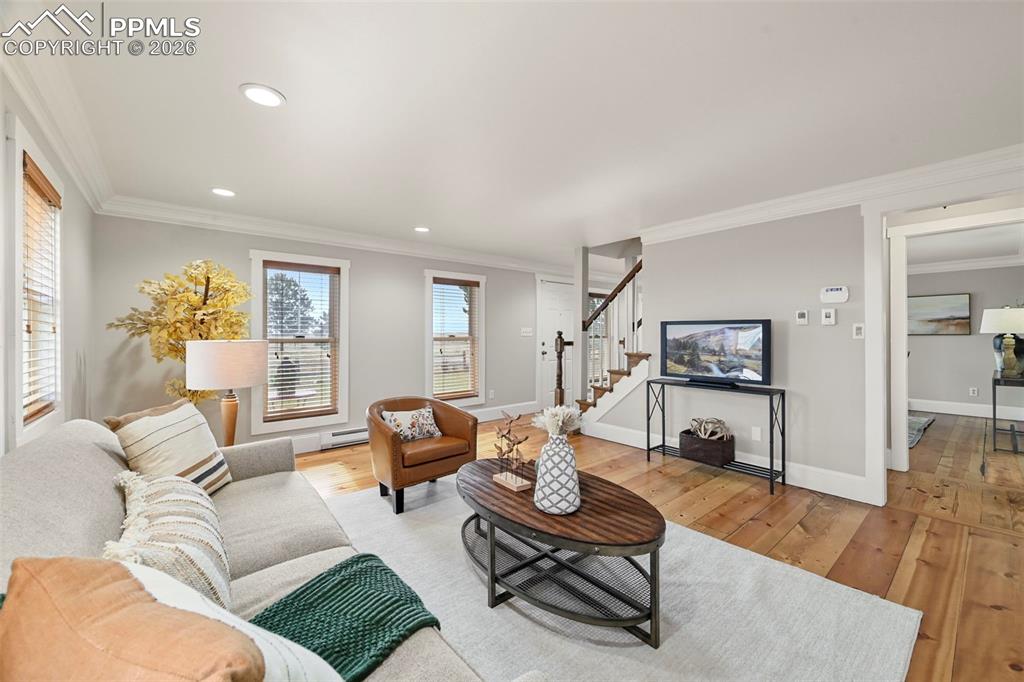 Image 6 of 50: Living Room