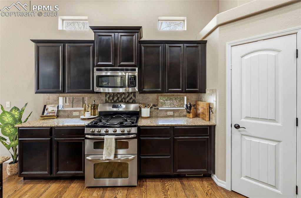 Image 11 of 41: Kitchen