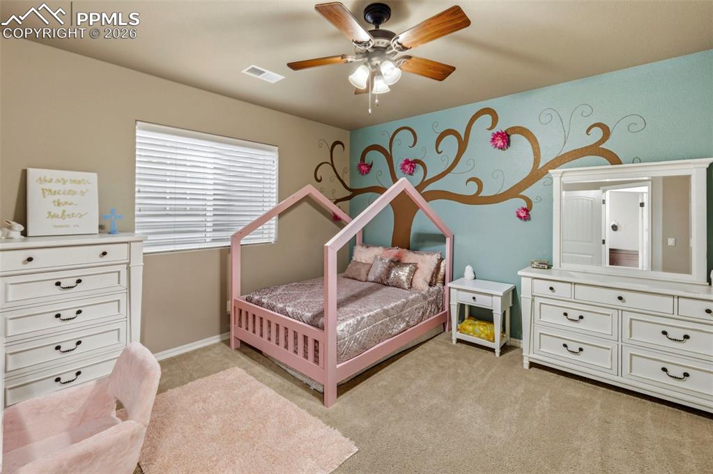 Image 23 of 41: Bedroom