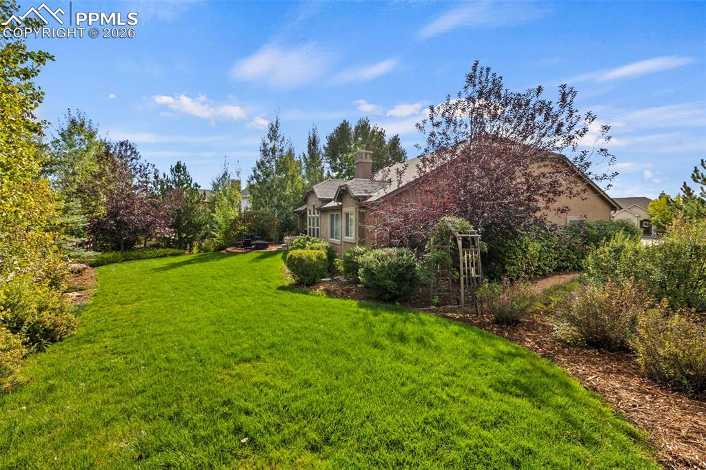 Image 31 of 41: Yard