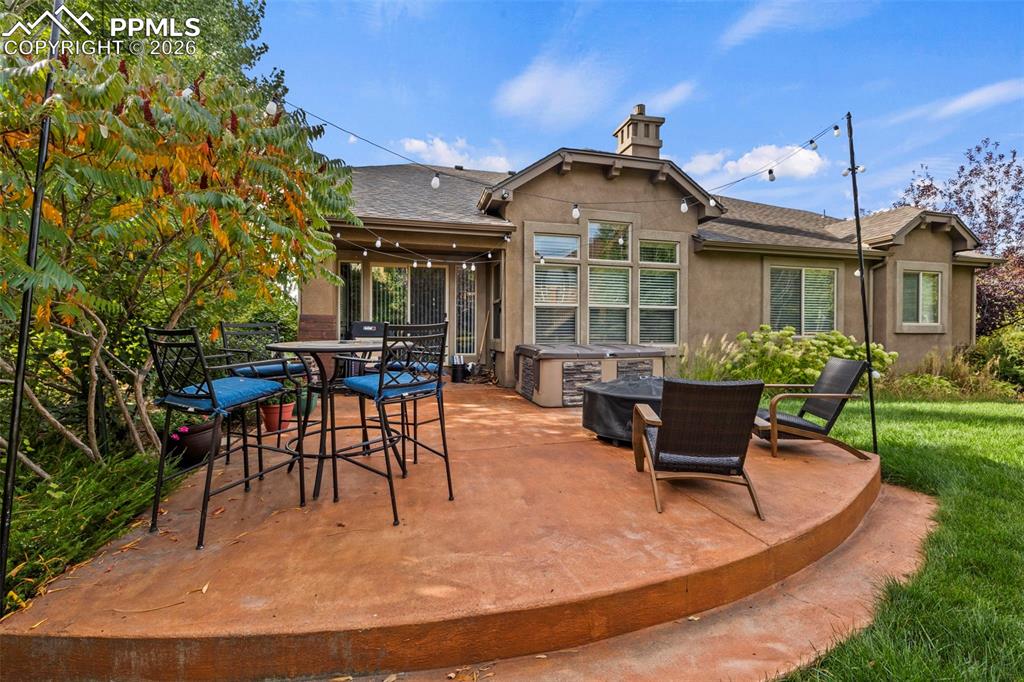 Image 33 of 41: Patio