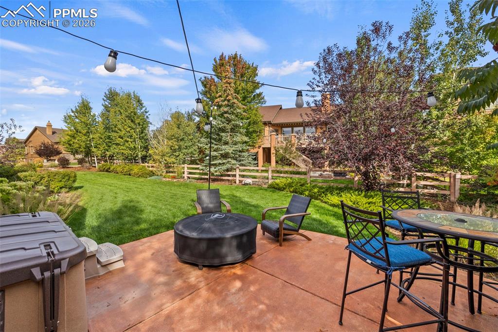 Image 34 of 41: Patio