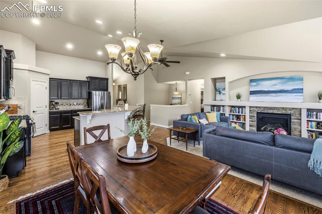 Image 7 of 41: Dining Area