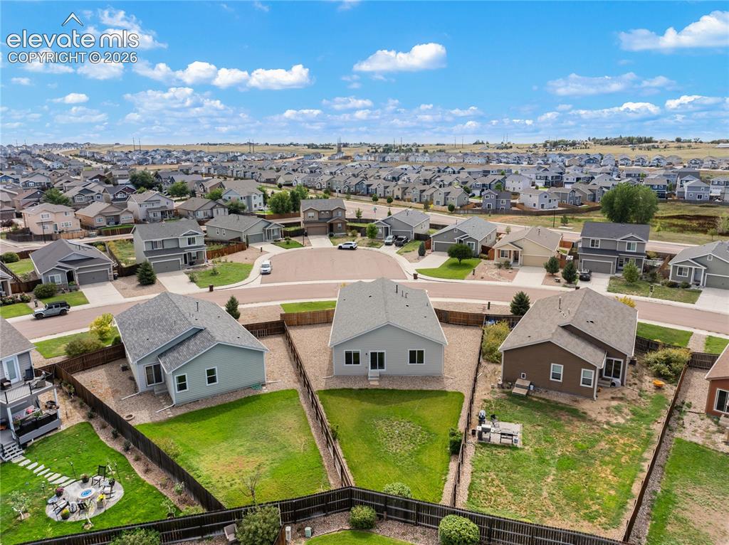 Image 4 of 46: Large fenced yard
