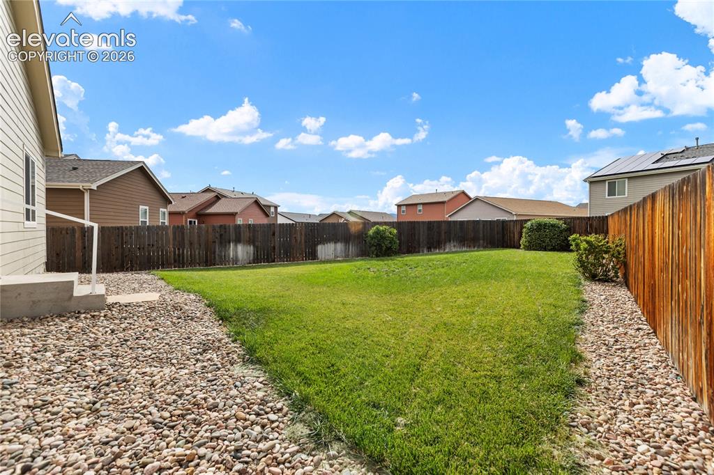 Image 42 of 46: Huge yard- level and fenced!