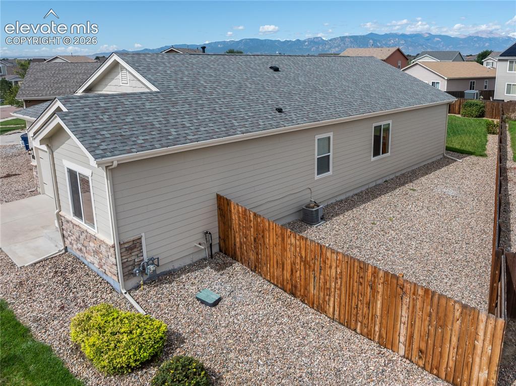 Image 9 of 46: Yard