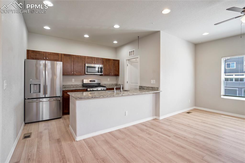 Image 31 of 36: Kitchen