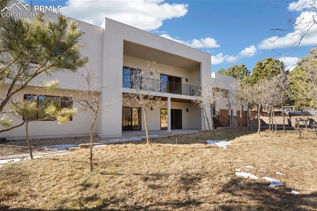 Image 10 of 50: Back of Structure