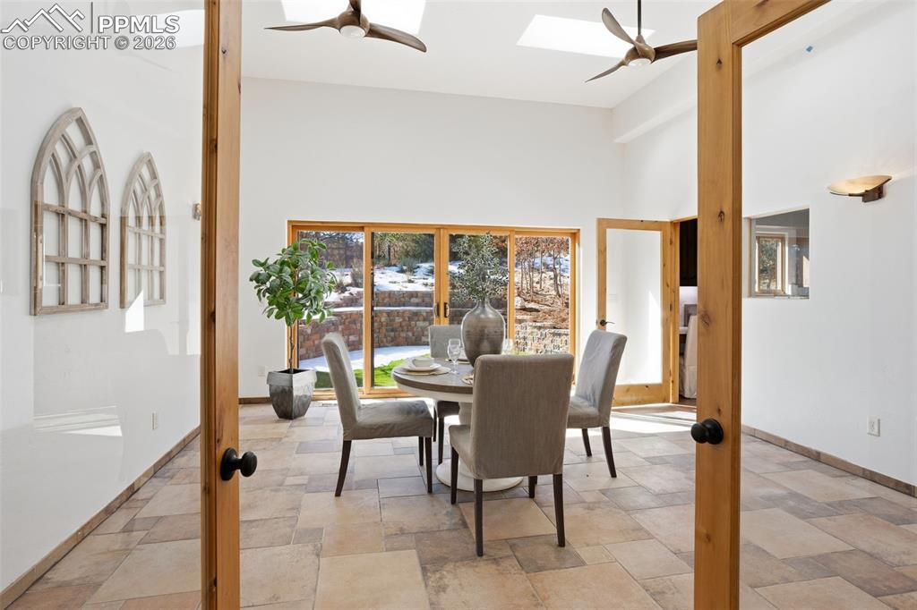 Image 20 of 50: Sun Room