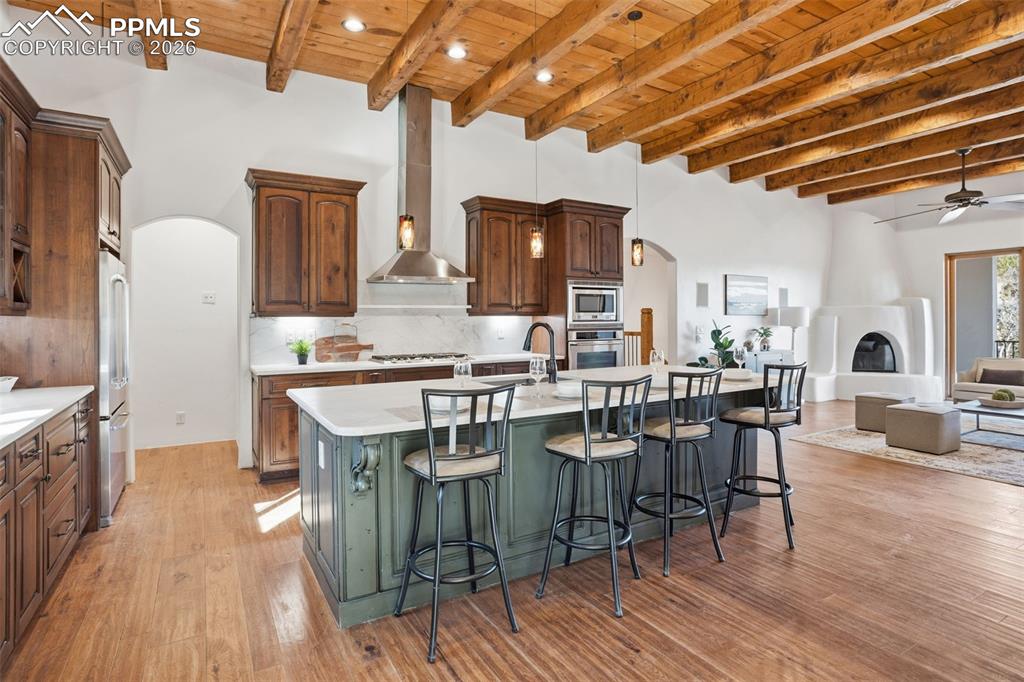 Image 25 of 50: Kitchen