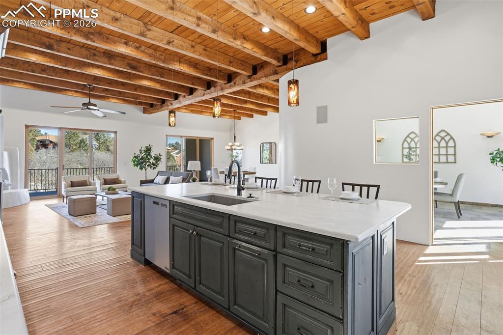 Image 27 of 50: Kitchen