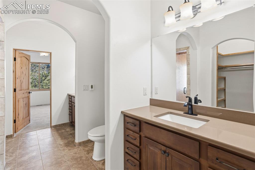 Image 40 of 50: Bathroom