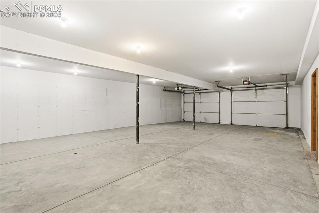 Image 50 of 50: Garage