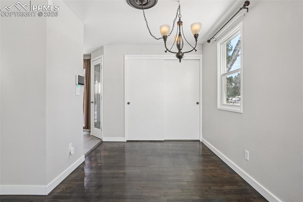 Image 10 of 26: Dining Area