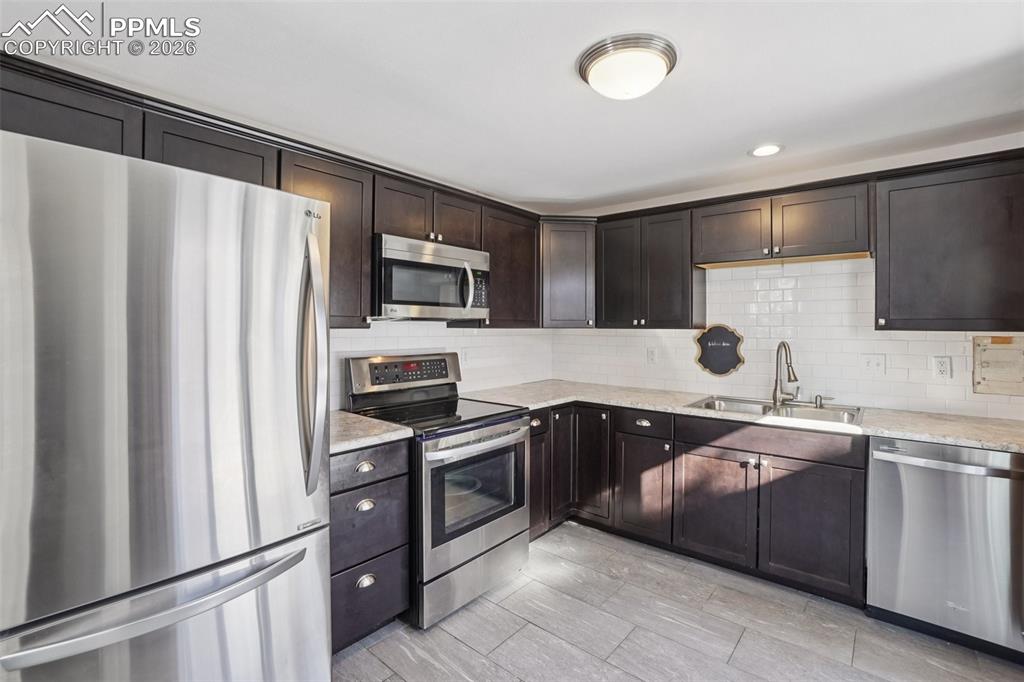 Image 11 of 26: Dining Area