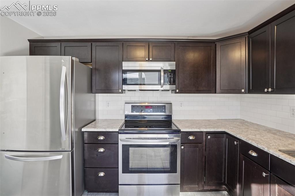 Image 13 of 26: Kitchen