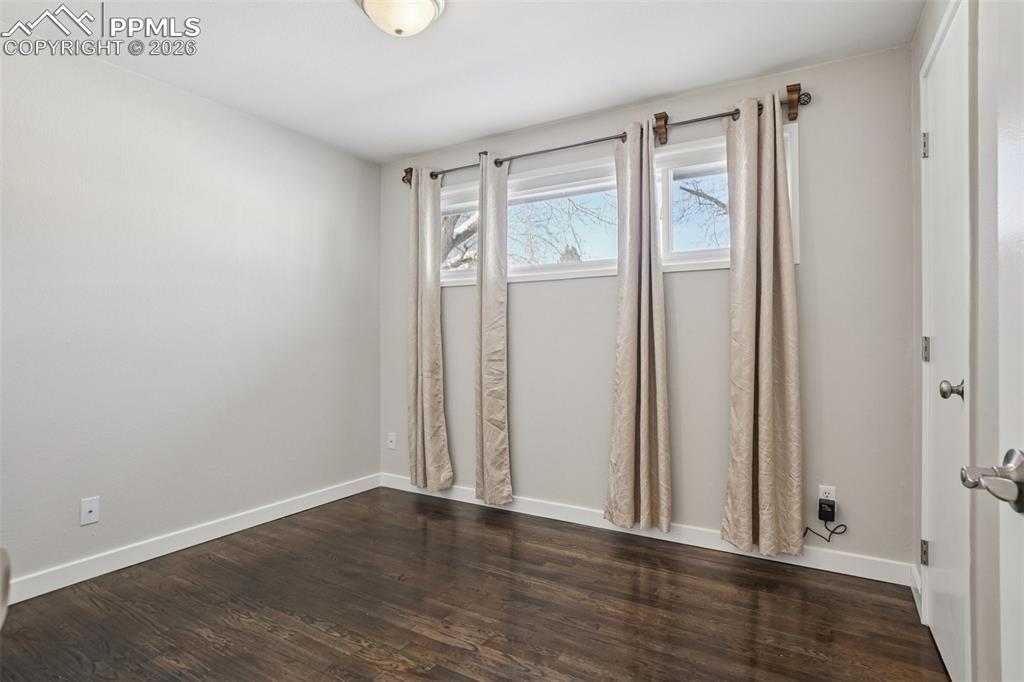 Image 18 of 26: Bedroom