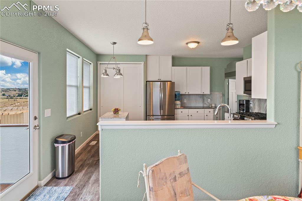 Image 10 of 49: Kitchen