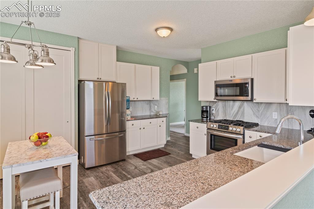 Image 11 of 49: Kitchen