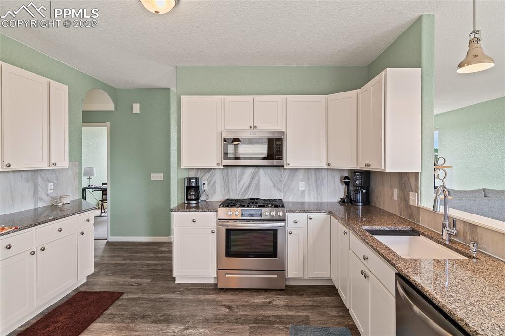 Image 12 of 49: Kitchen