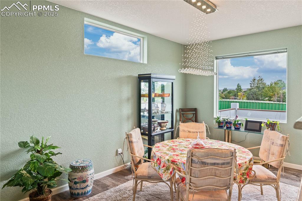 Image 9 of 49: Dining Area